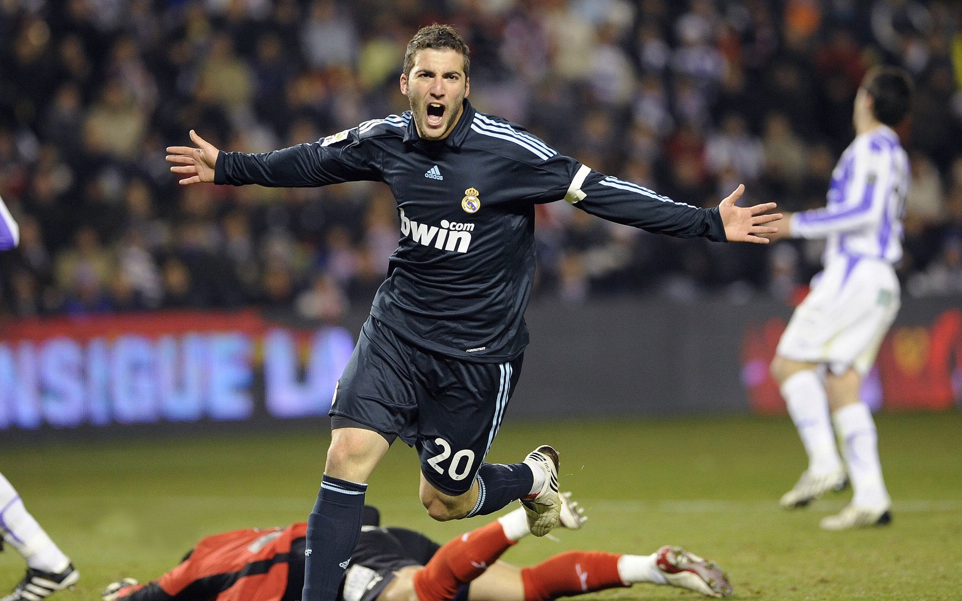 日本队在亚洲杯表现出色,志在夺冠